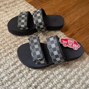 NWT vans platform sandals